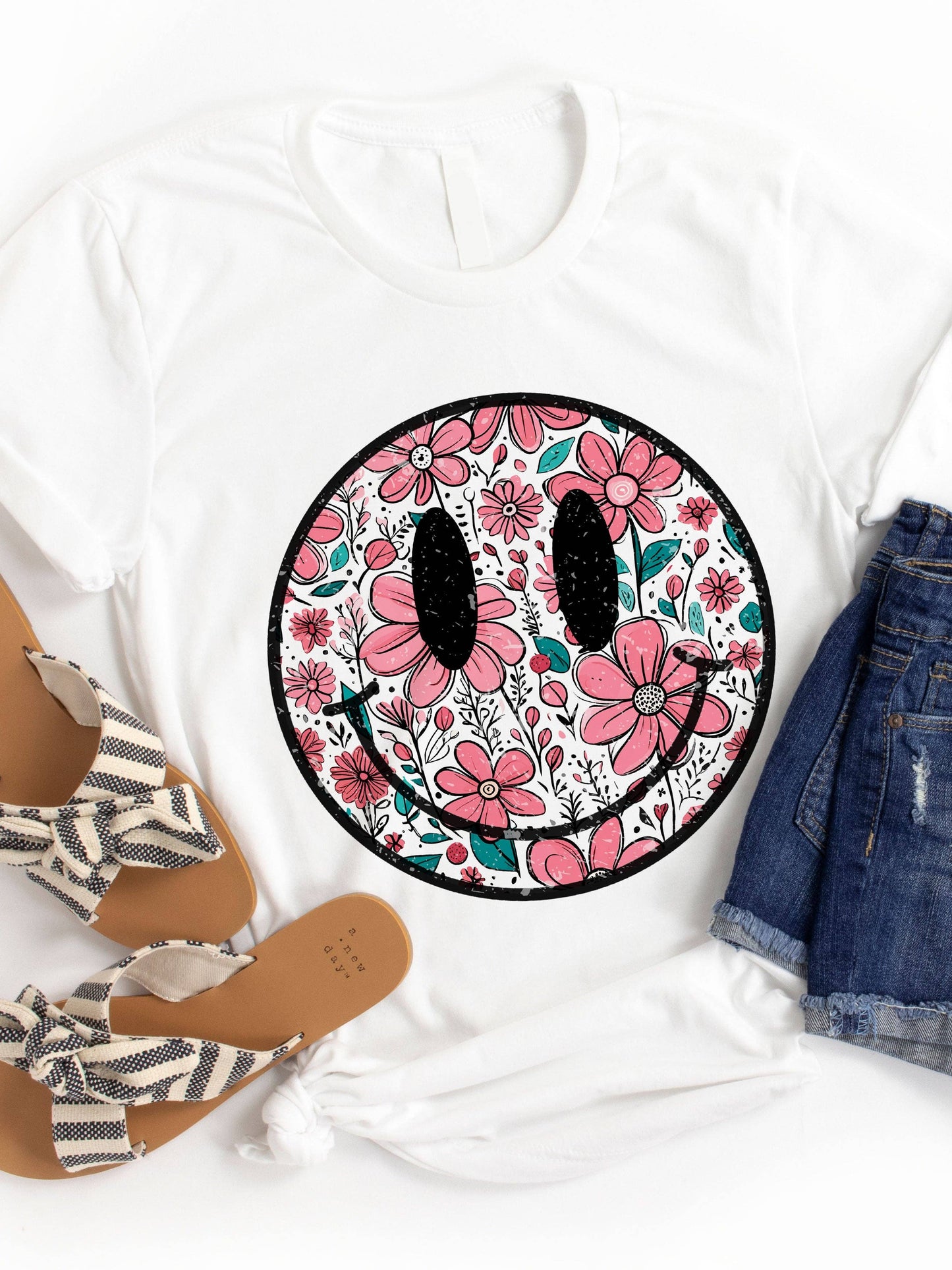 Floral Smiley - Graphic Tee: Peach / Large