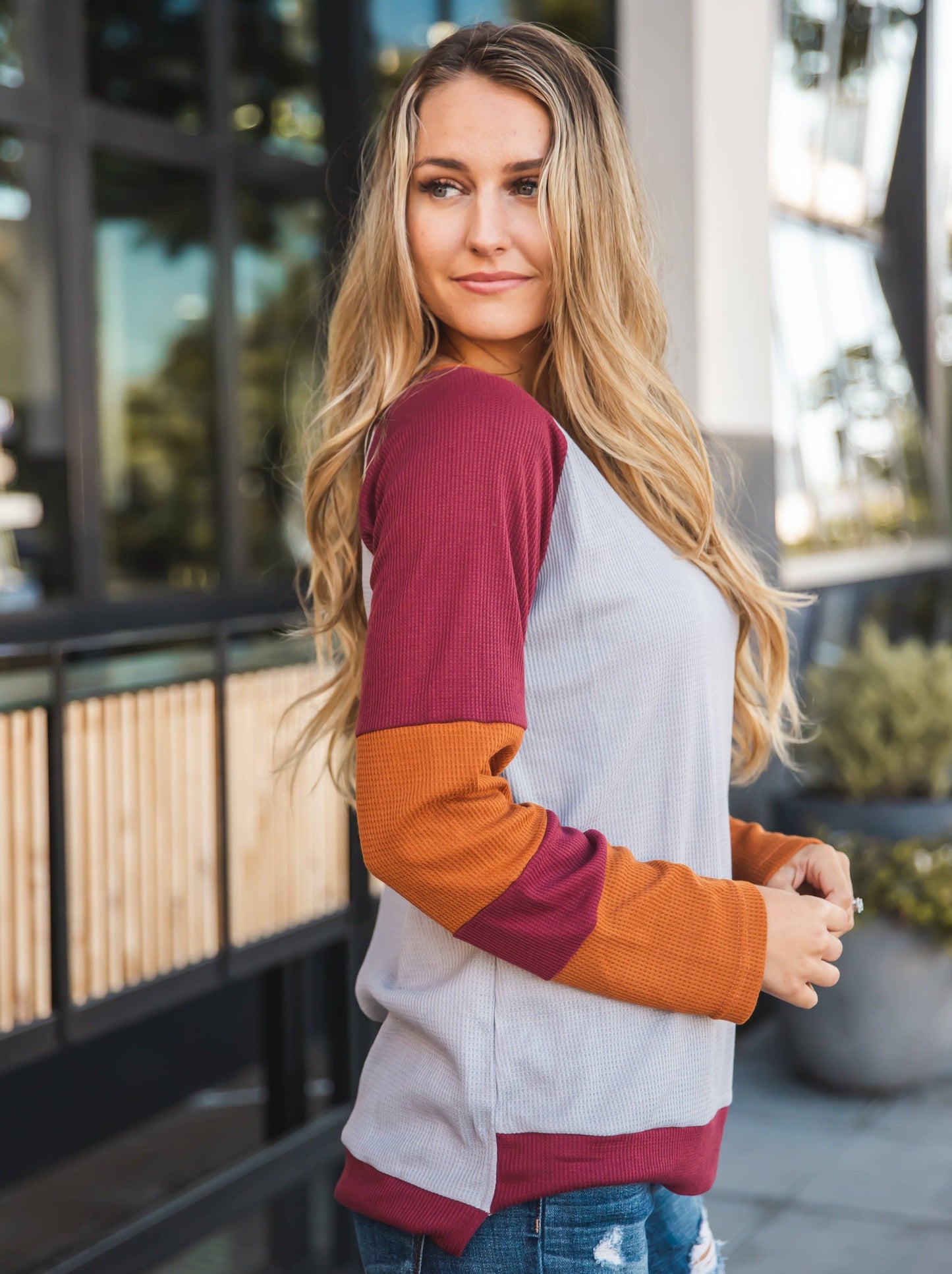 Contrast Sleeve Waffle Knit Top: Peach Gray White / X-Large