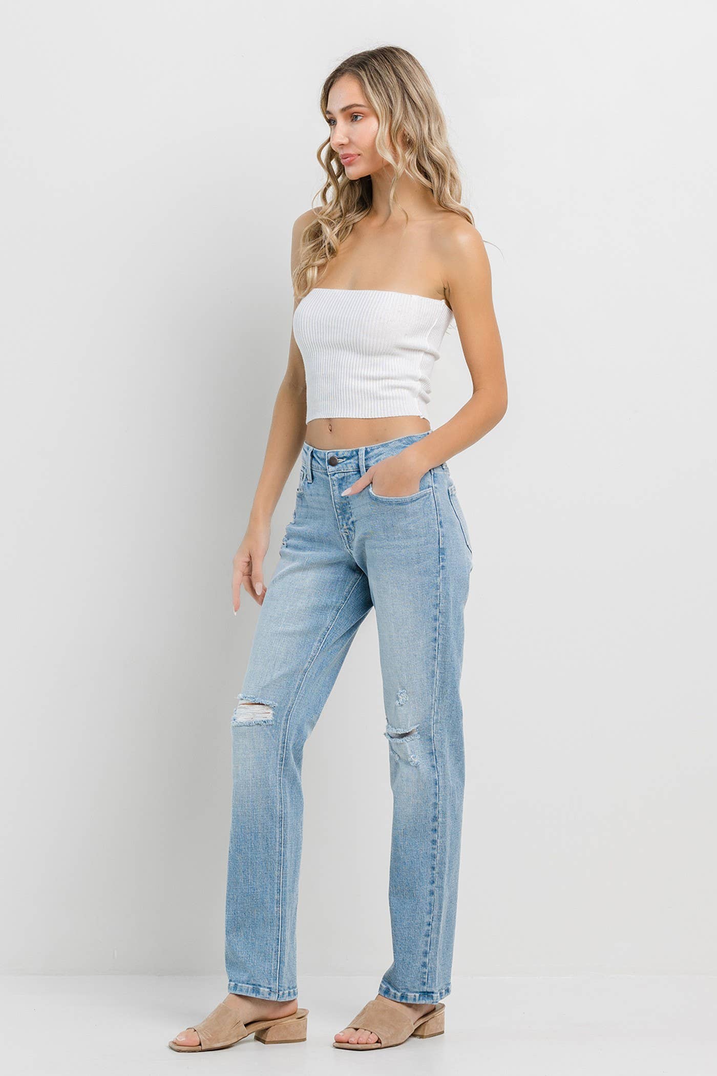 Straight with Knee Rips: Light Denim / 7 / Straight