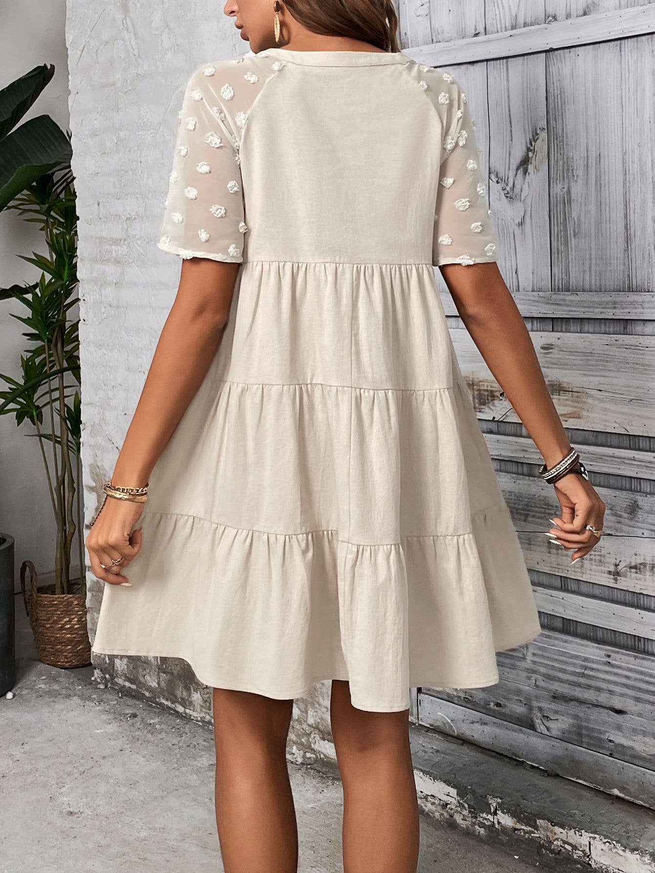 V-neck and a large hem loose and casual dress: APRICOT / (XL) 1