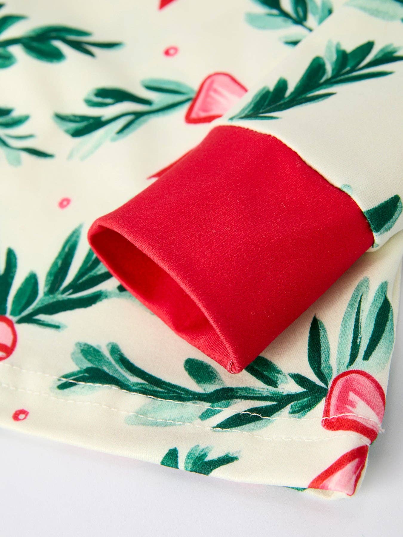 Mommy & Me Christmas Bow and Holly Print Pajama Set: 2 / KIDS