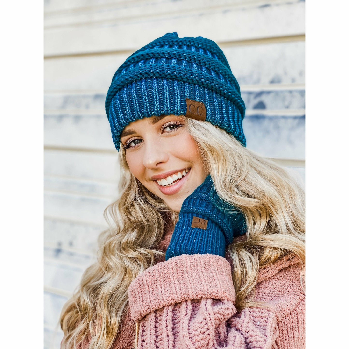 Metallic Cable Knit Women's CC Gloves: Metallic Gold