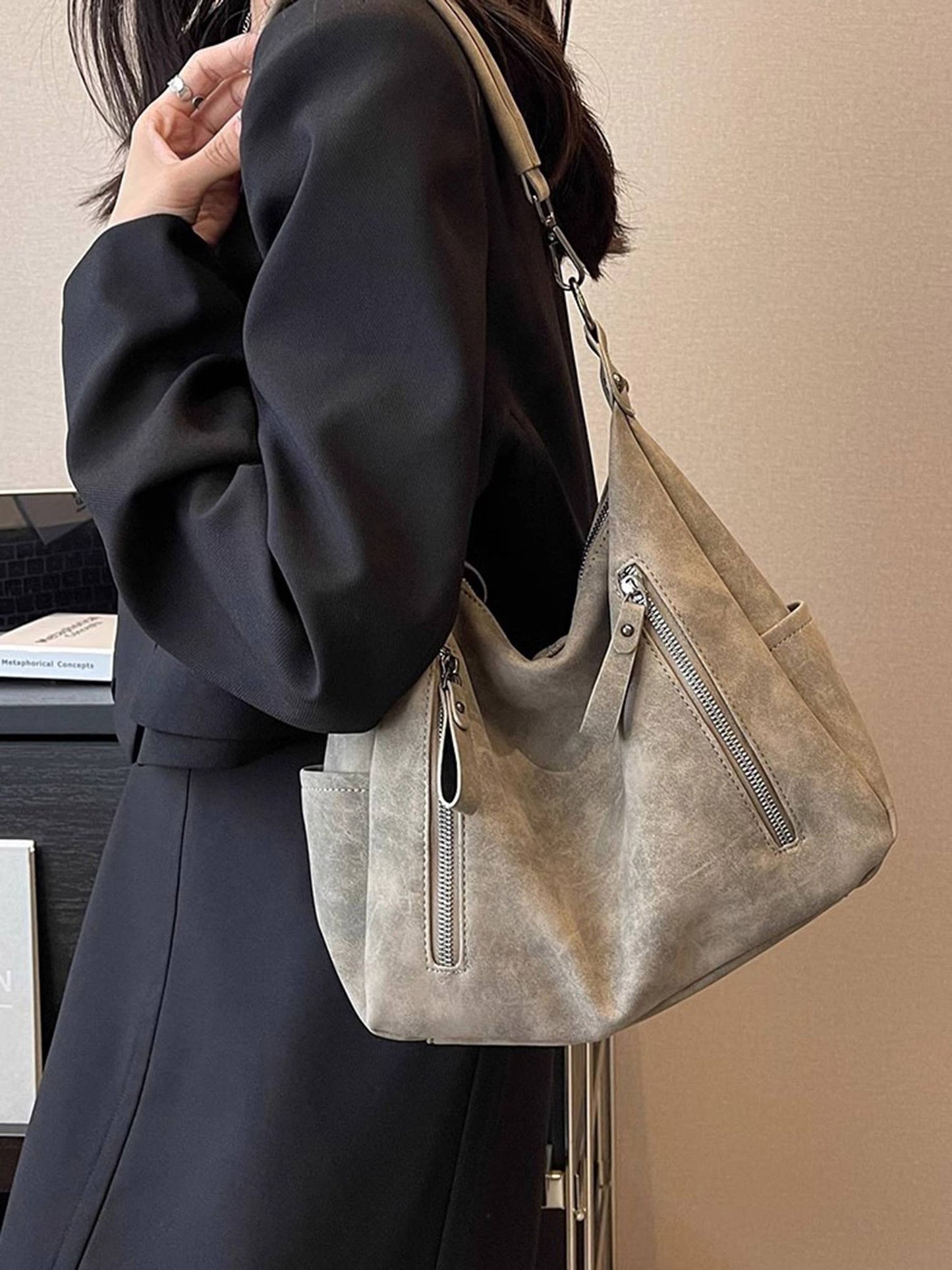 Retro Crossbody Bag: Black