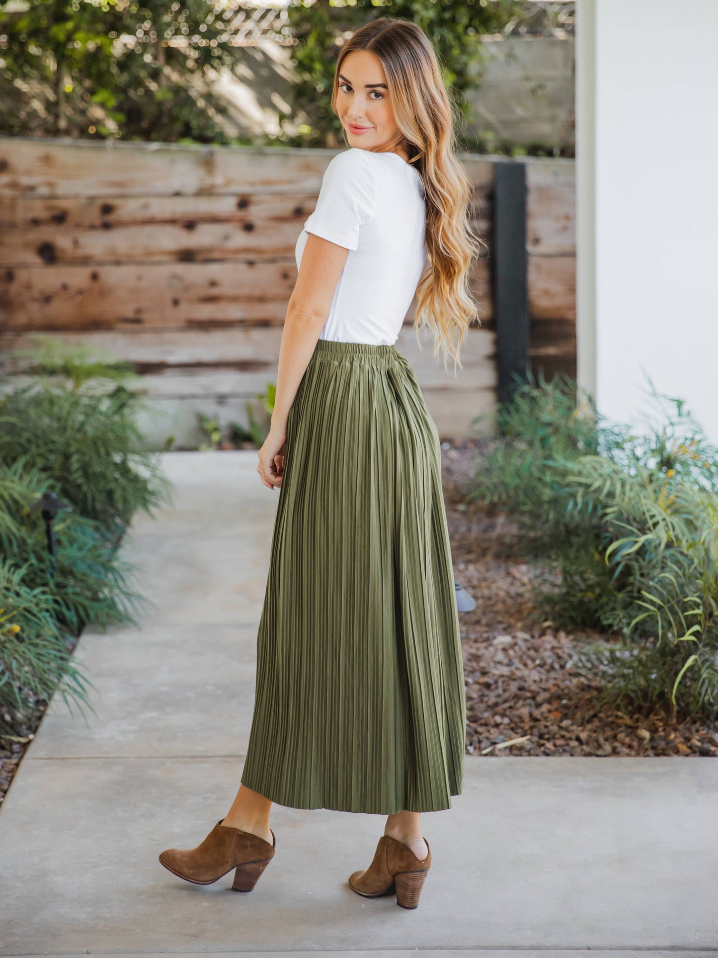 The Reed Pleated Midi Skirt: Olive Green / Small