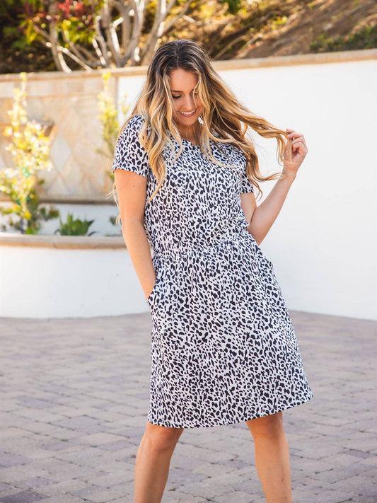 Cinched Waist Pocket Roxanne Dress: Black / Small