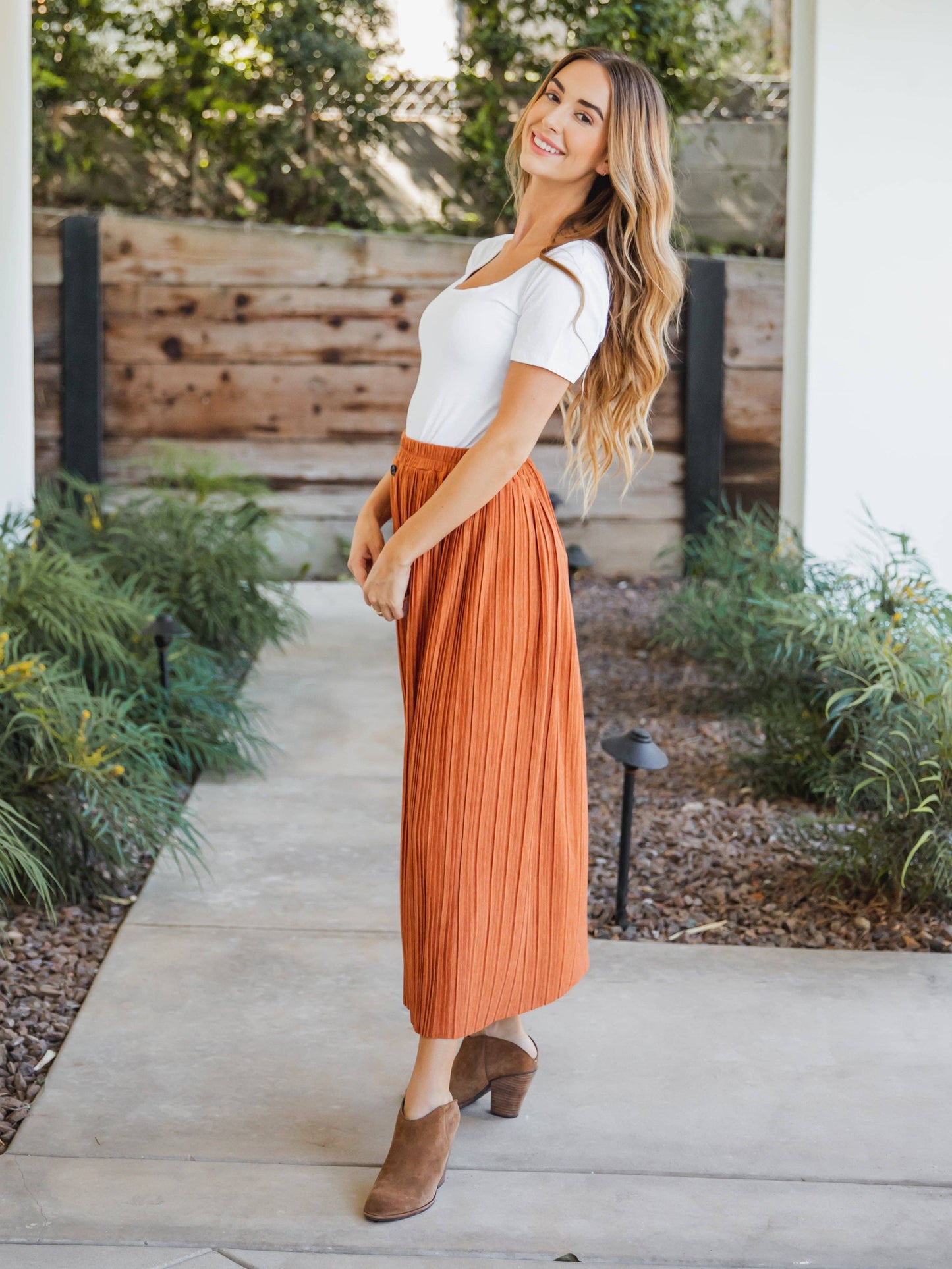 The Reed Pleated Midi Skirt: Navy / Large